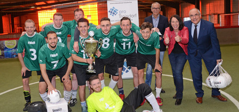 Soccer-Cup des Unternehmer-Clubs pro Troisdorf: rahm gewinnt nach heißem Finale